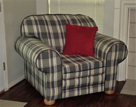 OVERSIZED COMFY CHAIR !