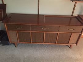 Midcentury Magnavox
AMAZING SOUND!!