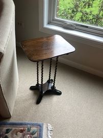 Small Light petite Book Side Table