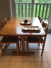 Maple kitchen table 4' x 3'  with 4 chairs BUY IT NOW $80
