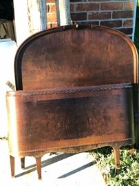 Pair beautiful burl walnut
Twin beds. Curved foot board.
$500 pair
Or $290 each