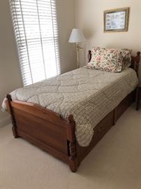 Twin bed with trundle drawers