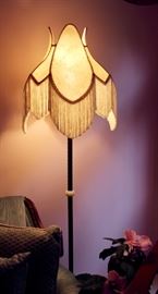 This is a great old lamp - would look marvelous in an antique or traditional setting, or even modern.  