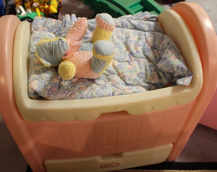 Little Tikes changing table
