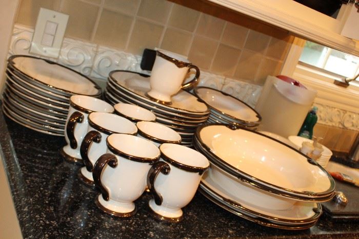 A nice set of dinnerware