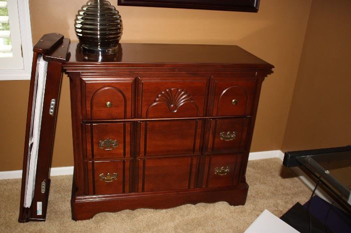Chest of drawers with attachable changing table