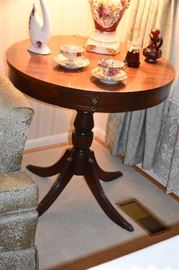 Beautiful Antique Round Duncan Phyfe Drum Table