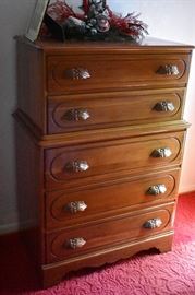 Beautiful Quality Bedroom Suite featuring Mirrored 7 Drawer Dresser, 4 Poster Bed, High Boy Chest