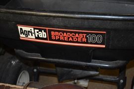 Ad Fab Broadcast Spreader 100