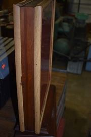 Vintage Pocket Knife Display Case swivels with 2 Glass Case Sides