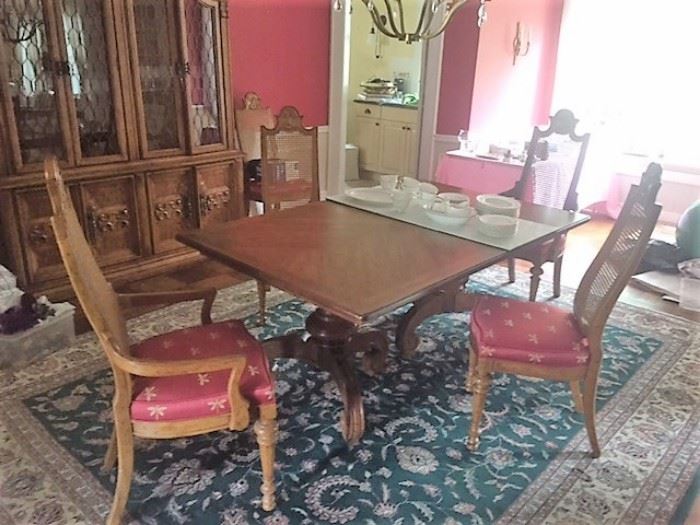 The Country French Dining Room with 2 Leaves -  Drexel Heritage Table w/ Set of 6 Chairs - 2 Arm + 4 Side