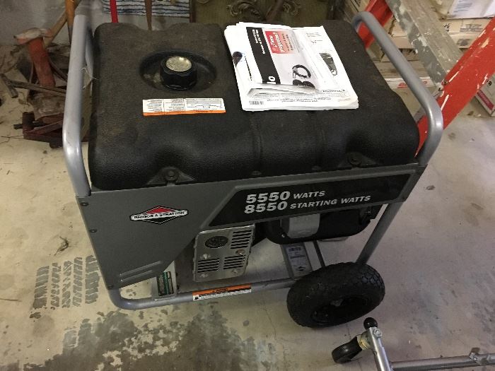 5550 watt gas generator in like new condition