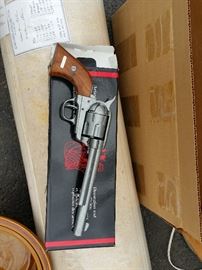 replica revolver pistol new with box
