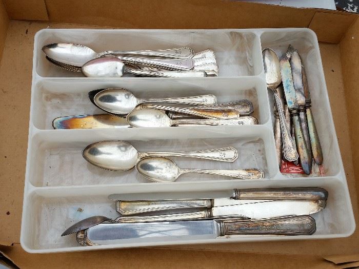 silverware flatware set