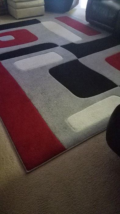 LARGE RUG WITH MATCHING DOOR RUG