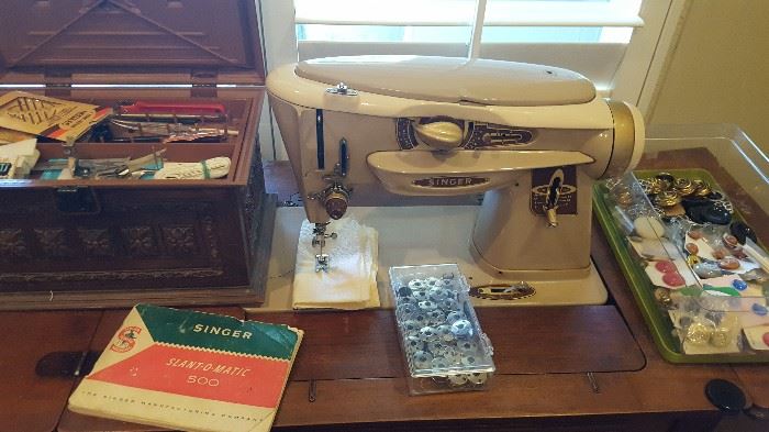 Vintage 1960s Singer 500 Rocketeer Slant-O-Matic Sewing Machine All Metal Drive in Great Condition, with extras. Nice sewing machine. Comes as shown. Has manual 500, book has wear, accessories and foot pedal