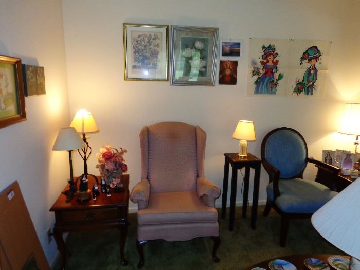 Accent Chairs, Lamps, Art