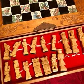 Vintage Foldable Chinese Chess set        http://www.ctonlineauctions.com/detail.asp?id=729006