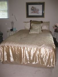 Incredible queen size bed set
