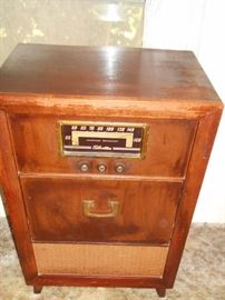 Silvertone radio and record player combo/not working