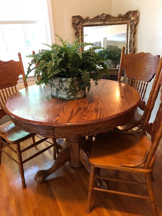 Round/oval drop leaf Dining table and four matching chairs.