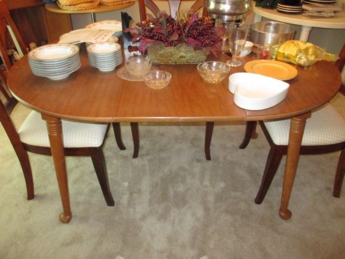 Tell City table w/Formica top, 2 leaves-small round table without leaves