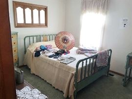 Jenny Lind Spindle bedroom set - rare