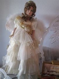 Heritage Angel, white/gold