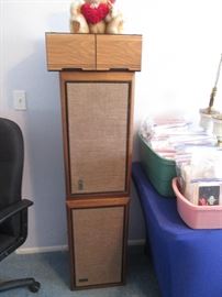 KLH Model 5 #002492 Speakers, Vintage c-1970's. Acoustic Suspension Walnut Cabinet