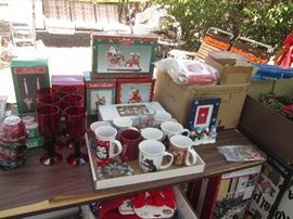Holiday Table Ware and Decor