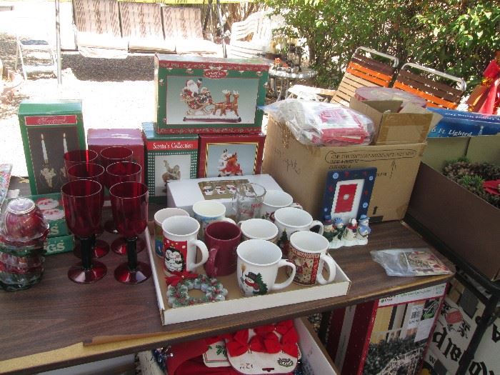 Holiday Table Ware and Decor