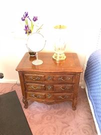 1 of a pair of Henredon nightstands or endtables ( some wear on tops) $100 pair