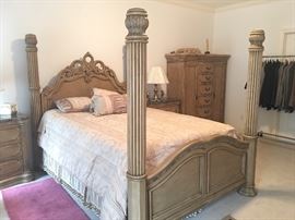 Please note, this bed had interchangeable low post and high post options. 