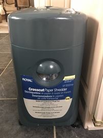 Royal crosscut paper shredder