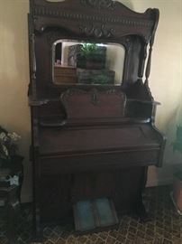 Antique pump organ