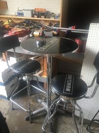 Craftsman pud table and 2 chairs