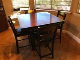 Table with 4 Chairs
