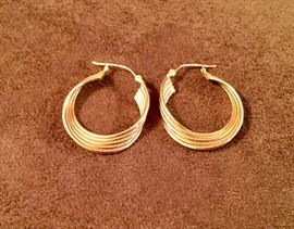 14kt yellow gold hoop earrings. 