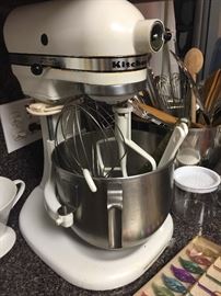 KitchenAid Mixer with 2 bowls, whisk, dough hooks, and beaters. 