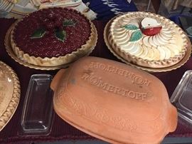 Ceramic pie plates and covers. Terra-cotta roaster. 