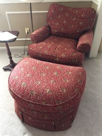52. Vangaurd Chair (34'' x 3'2'') & Ottoman (2'6'' x 1'11'')
