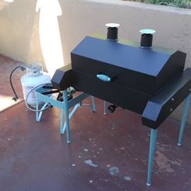 Refurbished Holland Brand Grill - removable legs