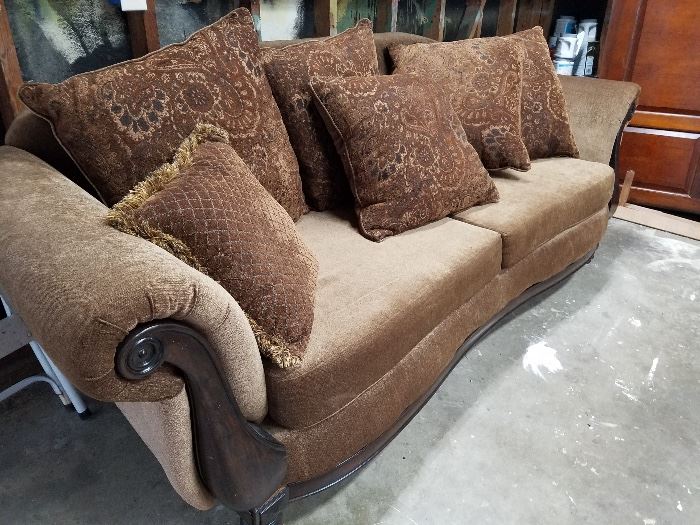 Sofa like new, matching love seat
