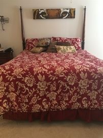 Queen-sized Four Poster Bed w/adjustable Mattress