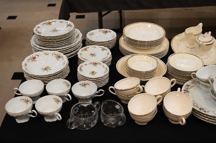 Lots of vintage dishes and sets!