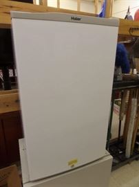 Apartment size refrigerator - works great!