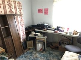 Several HP multi-function printers, wired and wireless. Working condition! Full size mattress and box springs has a vintage look but has only been slept in a handful of times. Great, clean  condition. So much more not shown. 