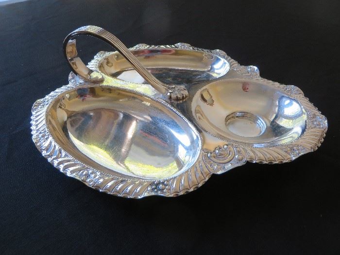 3 COMPARTMENT SERVING DISH WITH HANDLE
