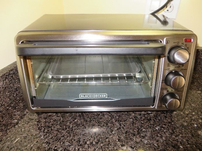TOASTER OVEN
BLACK AND DECKER

