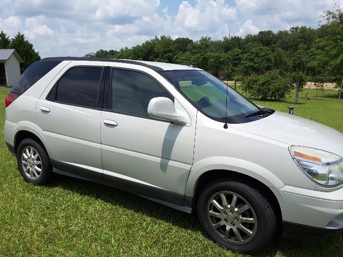 2006 Buick Rendezvous in excellent condition, inside and out.